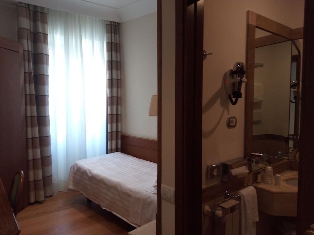 Hotel Albergo Santa Chiara Rome Luaran gambar