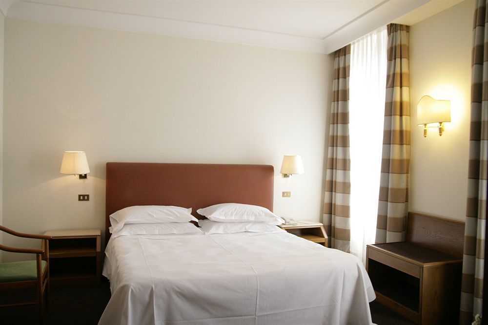 Hotel Albergo Santa Chiara Rome Luaran gambar