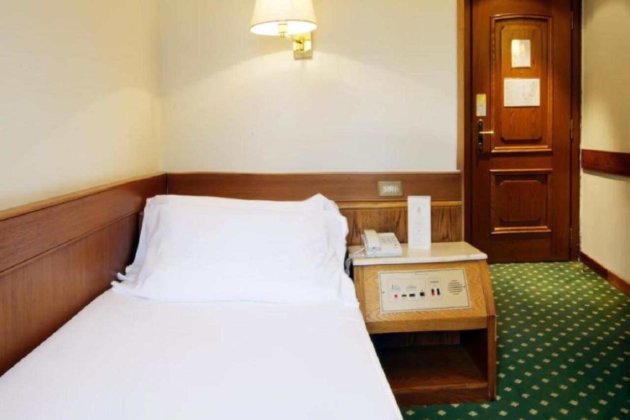 Hotel Albergo Santa Chiara Rome Luaran gambar